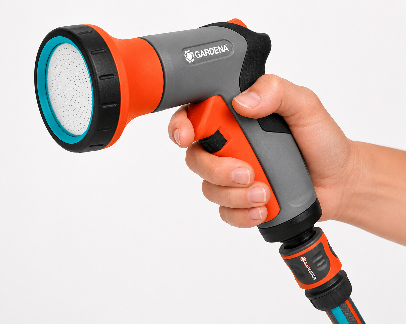 Pistolet ogrodowy Gardena trzymany w dłoni dla pokazania ergonomii